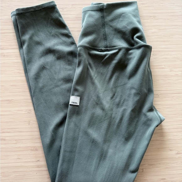 Vuori All the Feels Pistachio leggings - Picture 2 of 3